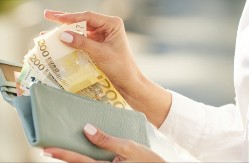 Novac stiže do kraja marta: 3 znaka horoskopa dobijaju ono što su dugo čekali