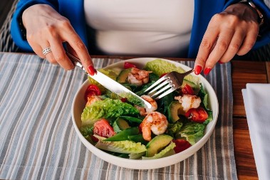 Važno je kada večerate: Da bi srce radilo kako treba, završite sa jelom u ovo vreme