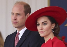 "Mogla je makar nokte da iseče": Kejt Midlton skinula cipele, a ljudi pali u trans, pljušte uvrede zbog stopala