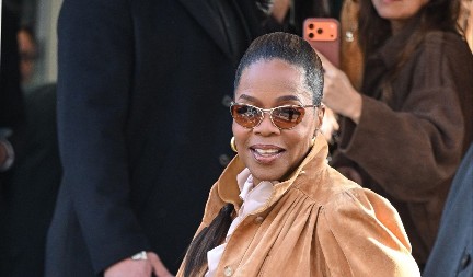 Kako se samo stesala! Opra Vinfri (72) grmi u tesnim farmerkama - sad joj i devojke zavide na figuri!