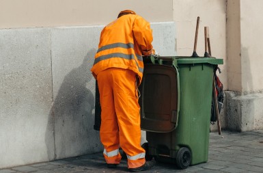 Dobio 16 miliona evra na lutriji, a radi kao đubretar: Evo šta je uradio sa tolikim parama