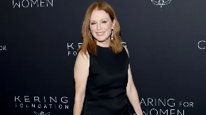 Džulijen Mur (65) izgleda duplo mlađe: Njen trik za mladolik izgled zapanjio žene!