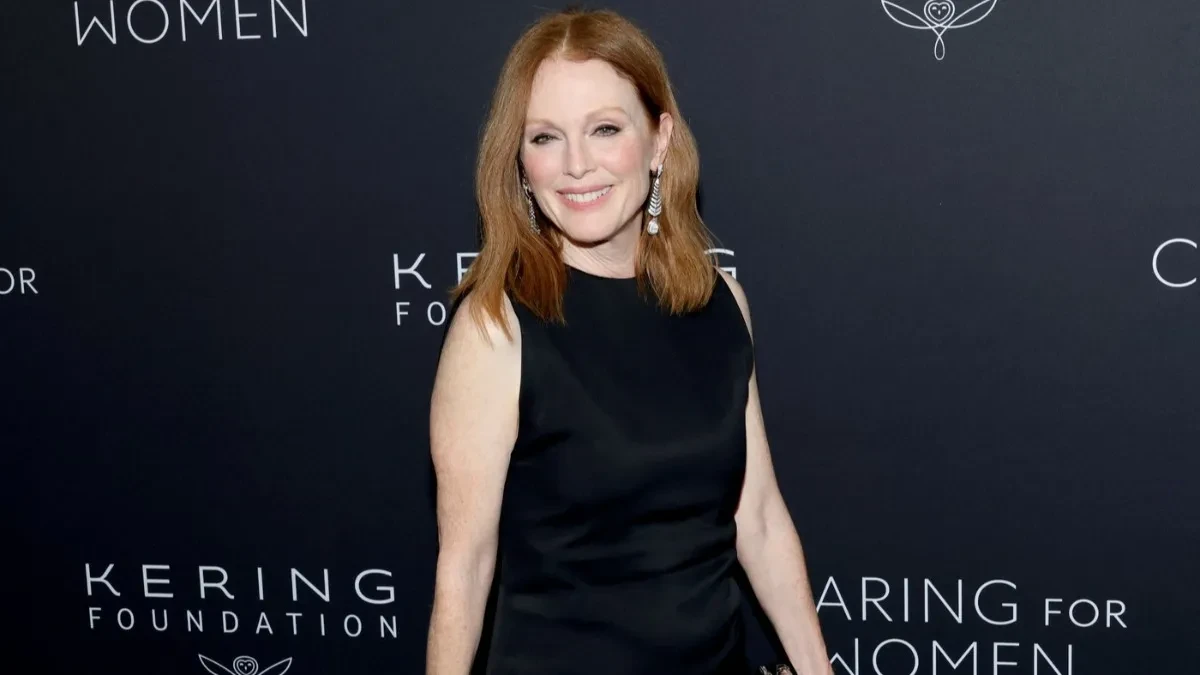 Džulijen Mur (65) izgleda duplo mlađe: Njen trik za mladolik izgled zapanjio žene!