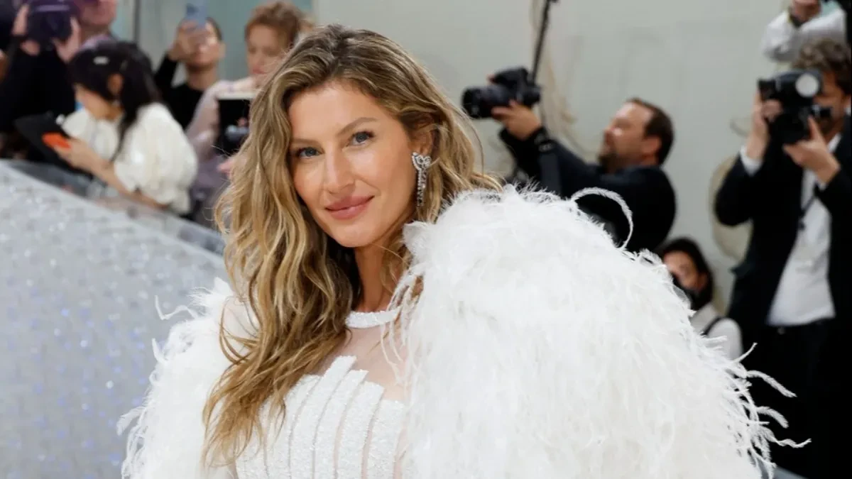 Zovu je mini Žizel, bukvalno je preslikana majka! Ćerka slavne manekenke je lepotica, sličnost je nadrealna!