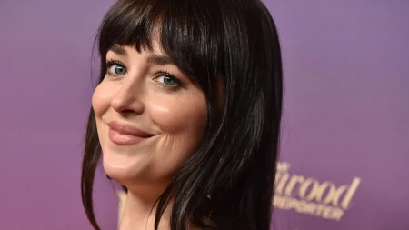 Bluza i farmerke su zakon: S razlogom su prolećni klasik, na najlepši način ističu ženstvenost 