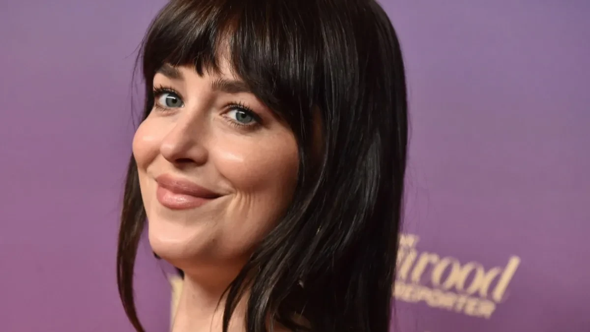 Bluza i farmerke su zakon: S razlogom su prolećni klasik, na najlepši način ističu ženstvenost 