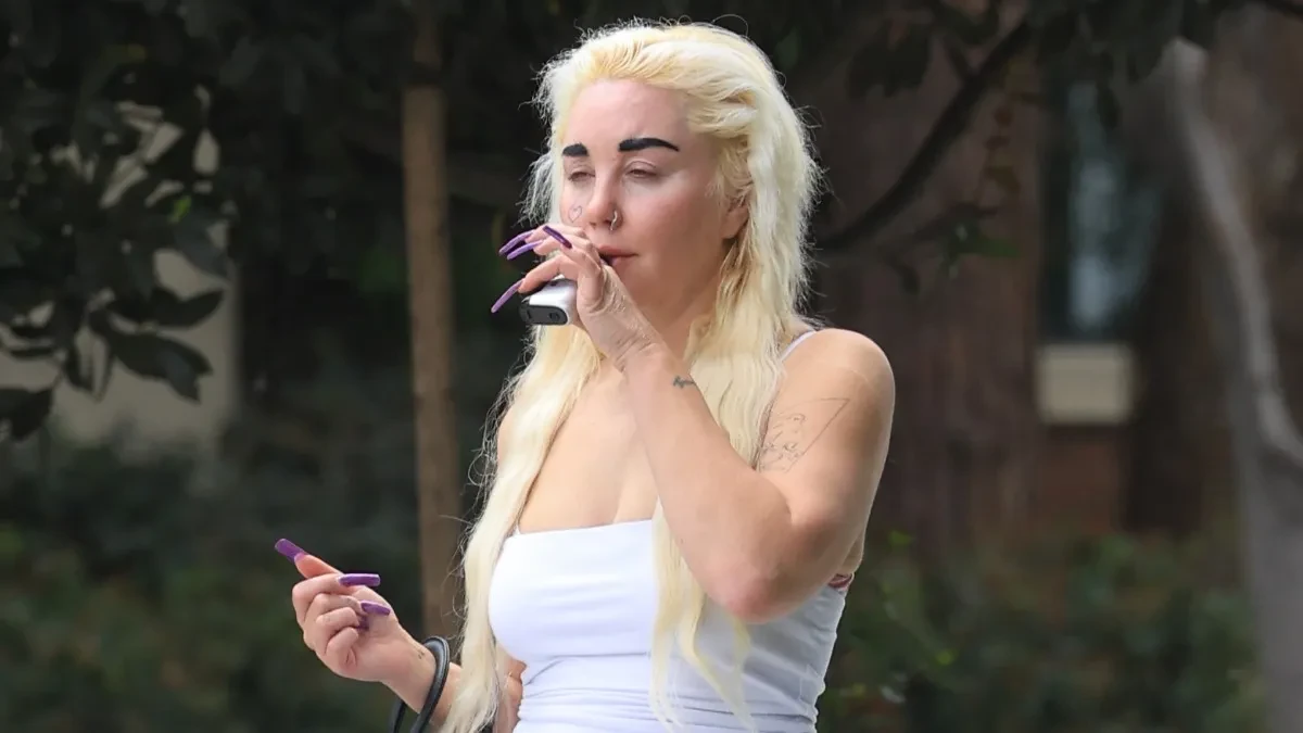 Kako možete da je puštate da šeta sama!? Glumicu pustili sa psihijatrije, a njoj gore nego ikad pre!