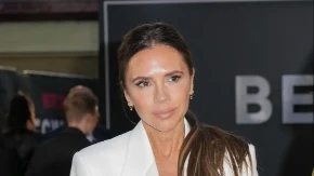 Žene biraju ovo odelo: Kada su ga videle na Viktoriji Bekam morale su i one da ga nabave, apsolutni hit za leto 2026.