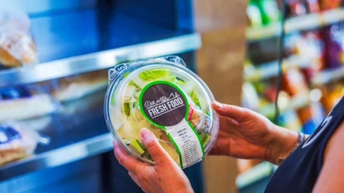 Odmah prestanite da kupujete gotove salate! Lekarima pozli kad čuju da to radite!