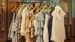 Haljina broj 1 za proleće: Krije stomačić, pravi vitku liniju, ma sve što vam treba!