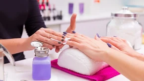 Zašto trudnice ne bi trebalo da imaju lak na noktima tokom porođaja?