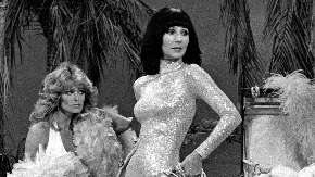 Harale su '70-ih godina: Vraćaju se haljine koje su obožavale naše majke, a sada su još lepše, Srpkinje ih rado nose