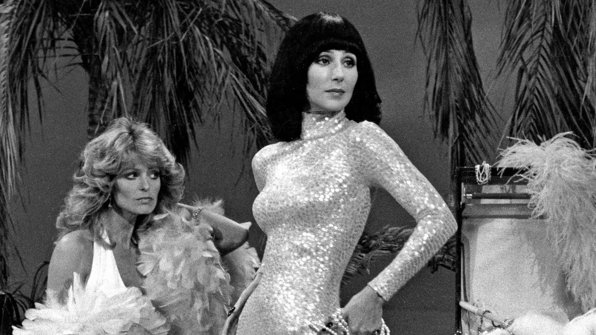 Harale su '70-ih godina: Vraćaju se haljine koje su obožavale naše majke, a sada su još lepše, Srpkinje ih rado nose