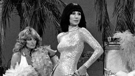 Harale su '70-ih godina: Vraćaju se haljine koje su obožavale naše majke, a sada su još lepše, Srpkinje ih rado nose