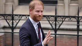 Princ Hari opasno đuska: Presladak trenutak sa devojčicom (4) raznežio sve, a tek kada čujete komentar supruge