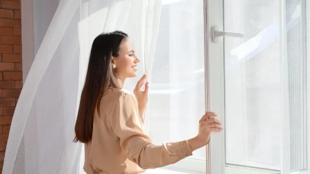 Zavese će biti bele kao u skupom hotelu: Ne treba vam izbeljivač, ovaj trik je čudo!