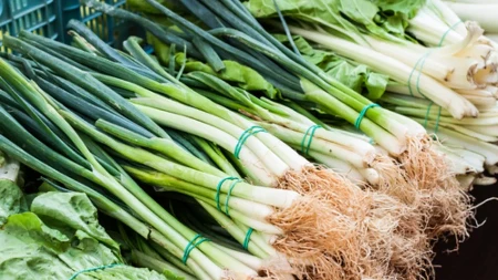 Nemojte da vam presedne uskršnji ručak! Gde kupujete mladi luk? Mali znakovi otkrivaju da li je pun hemikalija