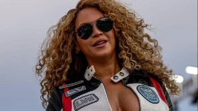 Bijonse "radi" kao strašilo na Baliju: Iz polja pirinča tera ptice