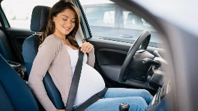 Pojas u trudnoći: Kako pravilna vožnja štiti i majku i bebu