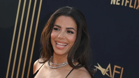 Nikad dublji dekolte Eve Longorije zapalio muški rod! Džepna Venera zasijala kao boginja!