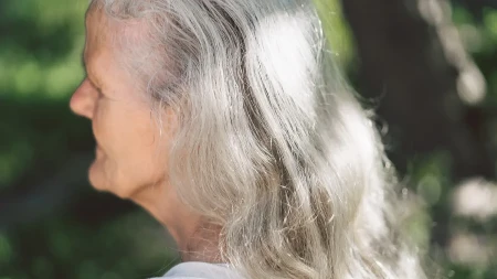 Evo starinskih recepata za zdravu i sjajnu kosu: Naše bake su stavljale hleb na masnu kosu i još nešto iz kuhinje