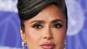 Salma Hajek pokazala sede: Zavodnica bez farbe i filtera oduševila stavom 