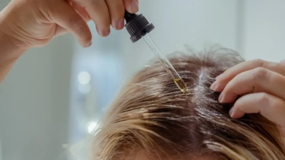 Magično ulje za kosu: Na prirodan način oporavlja oštećene pramenove i vraća im sjaj, skupi tretmani padaju u zaborav