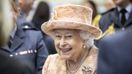 Svideo bi se ama baš svakoj ženi, tek će da zaludi svet: Komad koji je obožavala kraljica Elizabeta pušten u prodaju, evo šta je u pitanju