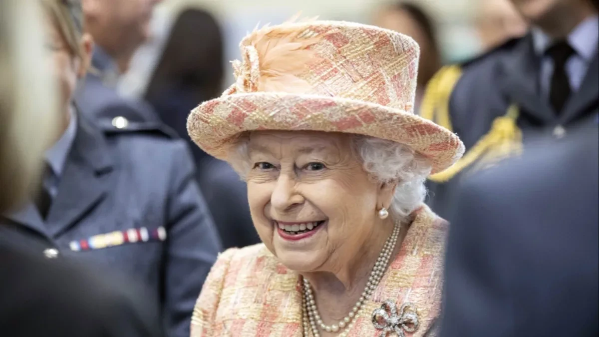 Svideo bi se ama baš svakoj ženi, tek će da zaludi svet: Komad koji je obožavala kraljica Elizabeta pušten u prodaju, evo šta je u pitanju