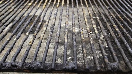 Ide 1. maj, nemojte da ne uradite ovo na vreme: Kako očistiti roštilj za tili čas bez četke, ov skida svu garež