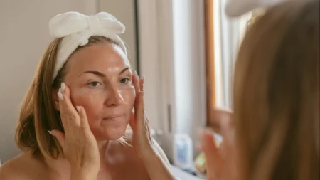 Evo kako se brišu, kao gumicom, fleke od sunca: Prirodni sastojci koji kidaju "mrlje" sa čela i obrza