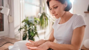 Prsti vam stalno otiču? Odmah kod lekara, može biti simptom opasne bolesti