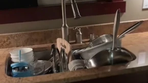 Muž poslao ženi sliku pune sudopere: Zbog njegove poruke nastao haos na internetu!