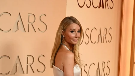 Bela haljina inspirisana sunčanim danima: Osvežite izgled ovim klasičnim komadom, ali sa drugačijim krojem