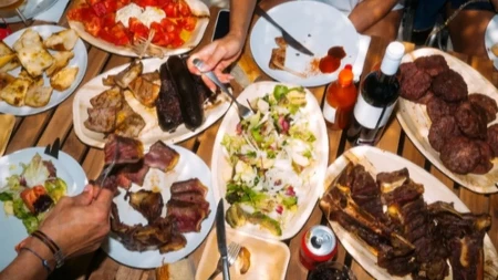 Voda će vam poći na usta: 2 salate koje savšeno idu uz roštilj za 1. maj