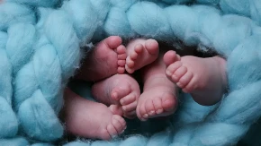 Mislila da nosi trojke: Ženu zamalo ,,strefio šlog" na porođaju, u životu nije sanjala da će imati ovoliko dece