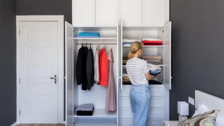 Uništava vam odeću: Mislite da nema bolje zaštite, ali evo zašto je ovaj način odlaganja najgori