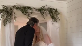 Izgleda kao avion u 79. godini: Nije ni čudo što se ponovo udala, i to za mlađeg mladoženju