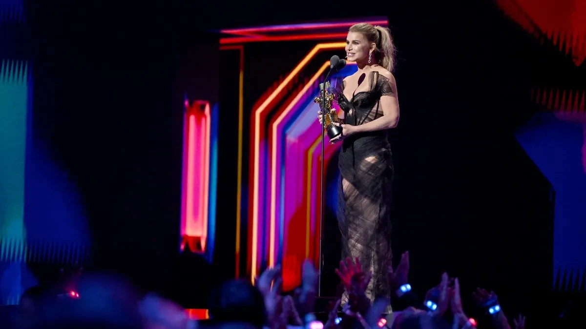 Precrtala bivšeg iz života: Pevačica nije čekala dugo nakon razvoda, odmah upecala novog frajera