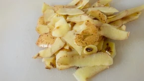 Ljuštilica vam ne treba: Evo kako najlakše da se rešite kore od krompira, ručak ćete spremiti za tili čas