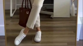 Zaboravite stare bele patike: Ove modele svi nose ovog proleća i skidaju godine s lica