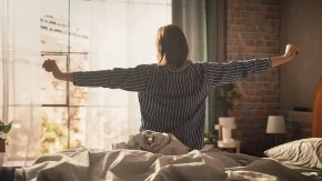 Čim se probudite, uradite ovo: 3 navike razbuđuju bolje od kafe, dižu energiju, a creva rade kao sat