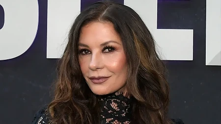 Traže krštenicu, kad čuju koliko godina ima! Ketrin Zita Džouns zbog ove ishrane ima telo iz snova