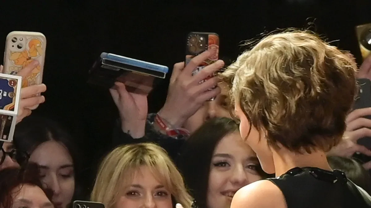 Podivljala u zrelim godinama: Majka slavne glumice voli isto što i mladi, na nagovor ćerke uradila ovo