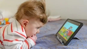 Ekrani i bebe: koliko je previše i kakve su posledice