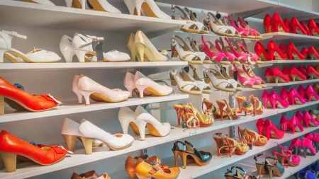 Najružnija obuća postala modni hit! Svi su ih ismevali, a sad se prodaju kao alva!