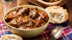 Sočan gulaš kao iz restorana: Uz ovaj trik meso će se topiti u ustima!
