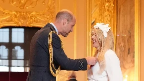 Pevala na venčanju Vilijama i Kejt: Pevačica dobila kraljevsko priznanje, ali ne za muziku, već ovo