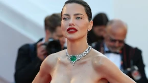 Adriana Lima zapalila crveni tepih u Kanu: Omiljena srpska snajka nepogrešivo bira haljine koje joj brutalno stoje!
