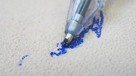 Kako ukloniti mastilo od hemijske sa kauča? Jedna od najupornijih mrlja se čisti vrlo lako